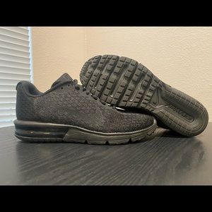 Black Nike Air Max Women’s Size 8